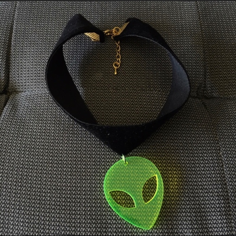 👽 velvet alien choker 👽